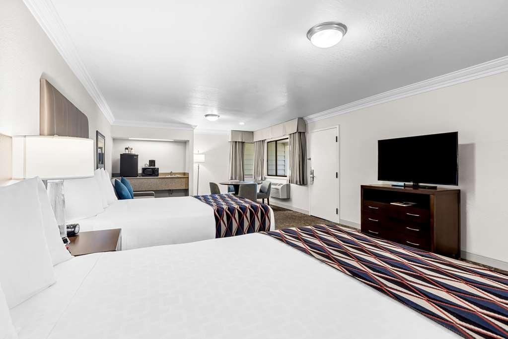 Best Western Garden Inn Santa Rosa Room photo