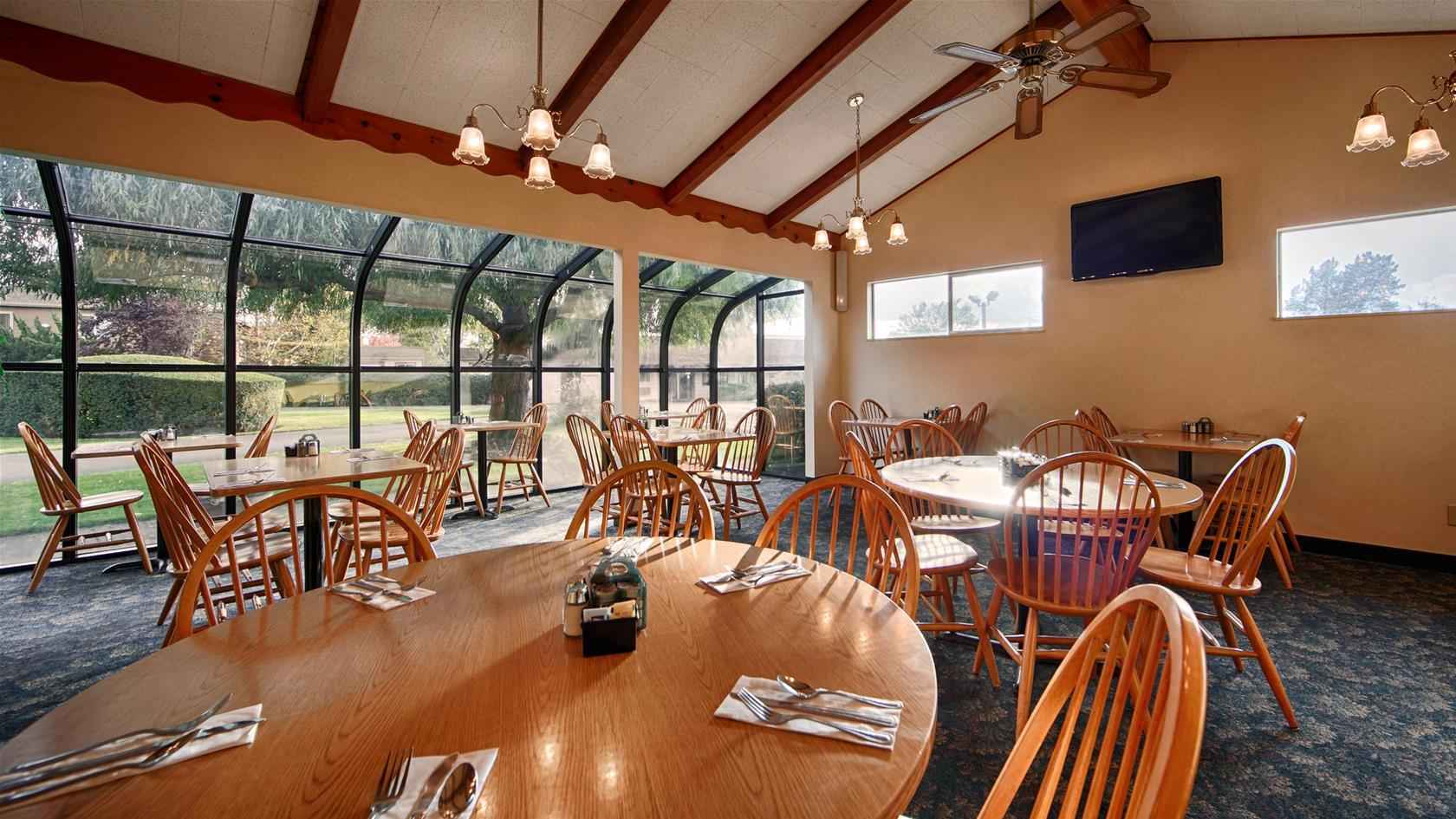 Best Western Garden Inn Santa Rosa Exterior photo